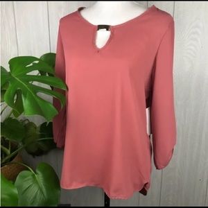 NWT Tovia blouse top mauve 3/4 length sleeve gold tone accent